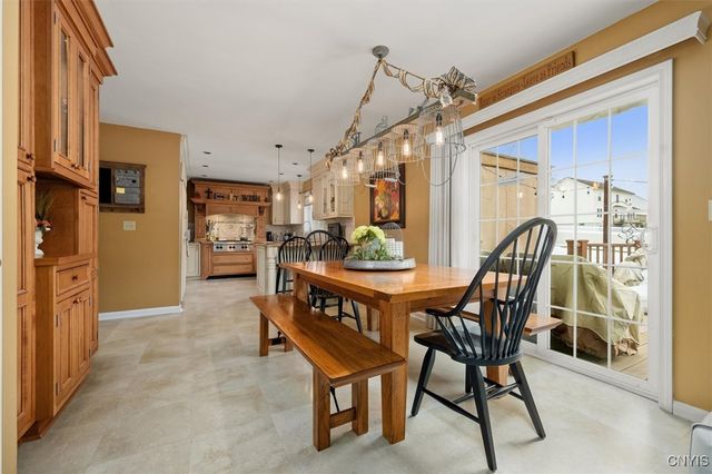 8 Waterford Lane, New Hartford, NY 13413