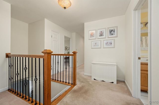 8 Waterford Lane, New Hartford, NY 13413