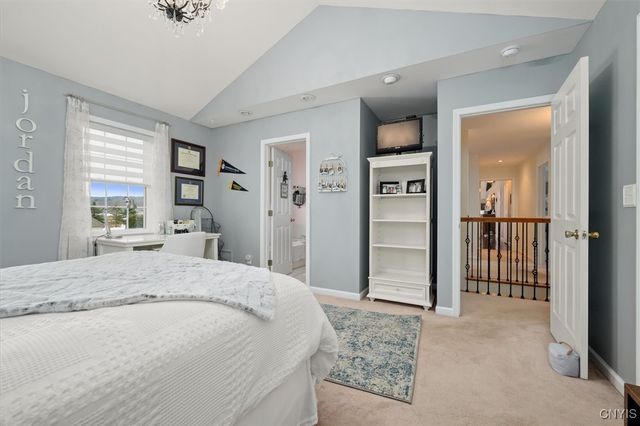 8 Waterford Lane, New Hartford, NY 13413