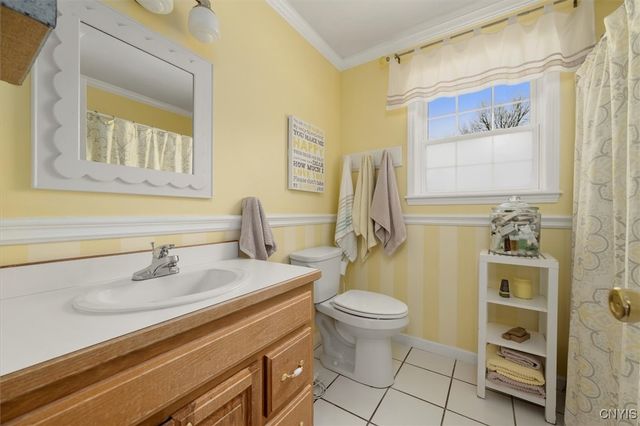 8 Waterford Lane, New Hartford, NY 13413