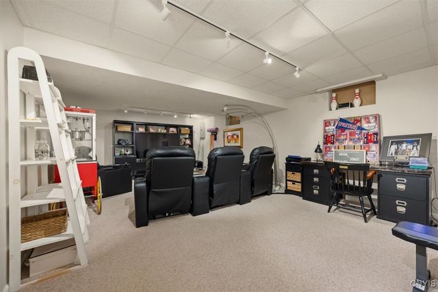 8 Waterford Lane, New Hartford, NY 13413