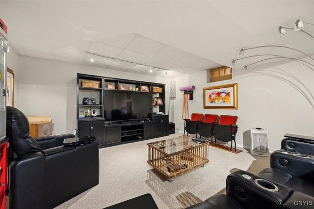 8 Waterford Lane, New Hartford, NY 13413