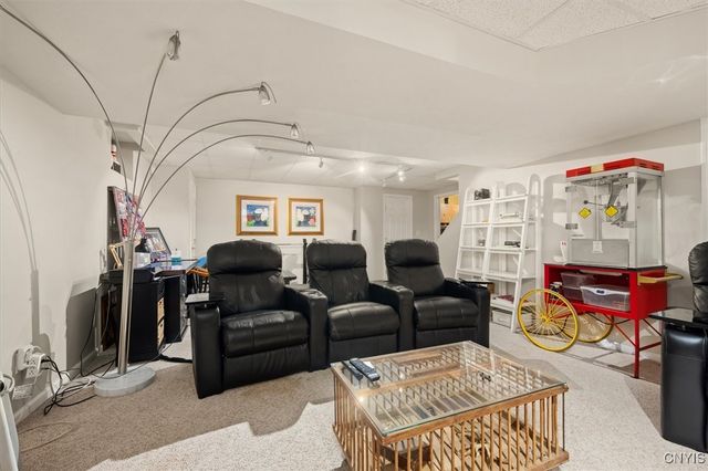 8 Waterford Lane, New Hartford, NY 13413