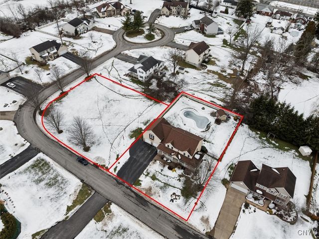 8 Waterford Lane, New Hartford, NY 13413