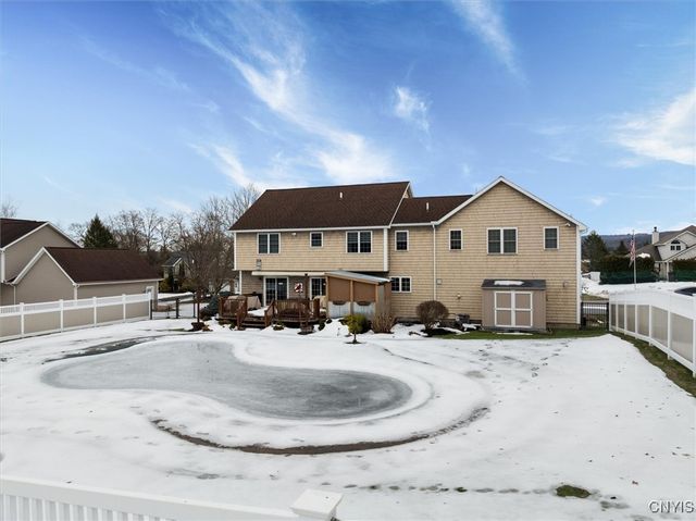 8 Waterford Lane, New Hartford, NY 13413