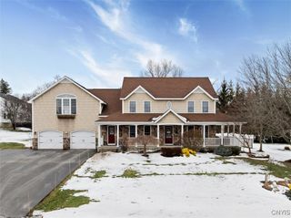 8 Waterford Lane, New Hartford, NY 13413