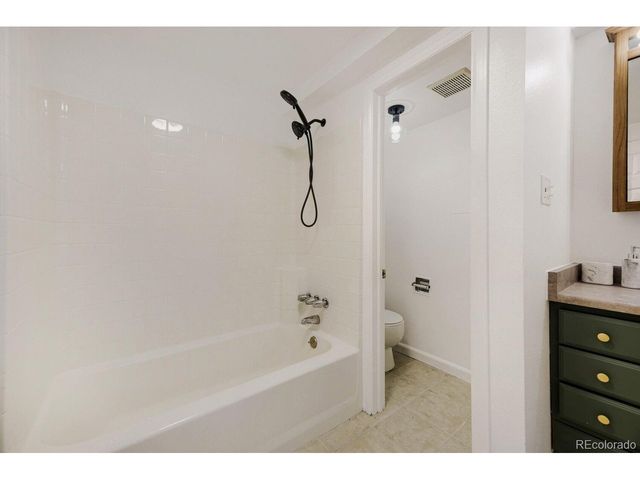 2190 S Holly St 105, Denver, CO 80222