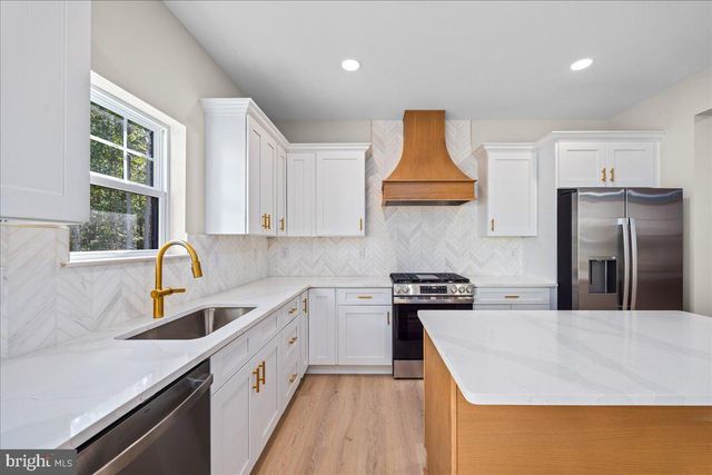 104 BLUE ANCHOR, Sicklerville, NJ 08081