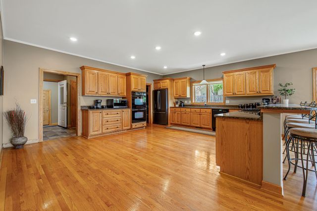 3419 Shady Oak Road, Minnetonka, MN 55305