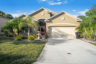 5079 NW Fiddle Leaf Court, Port St Lucie, FL 34986