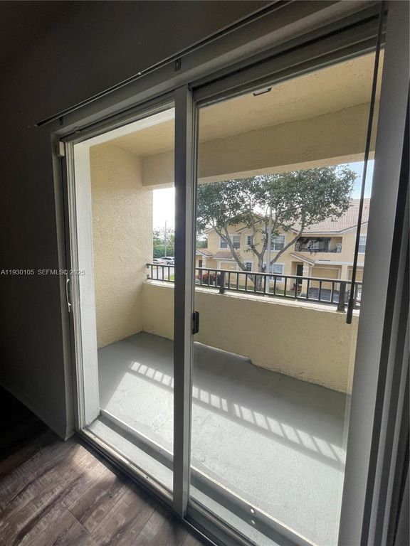 Image 18 of property listing at 802 Belmont Ln 1, North Lauderdale, FL 33068