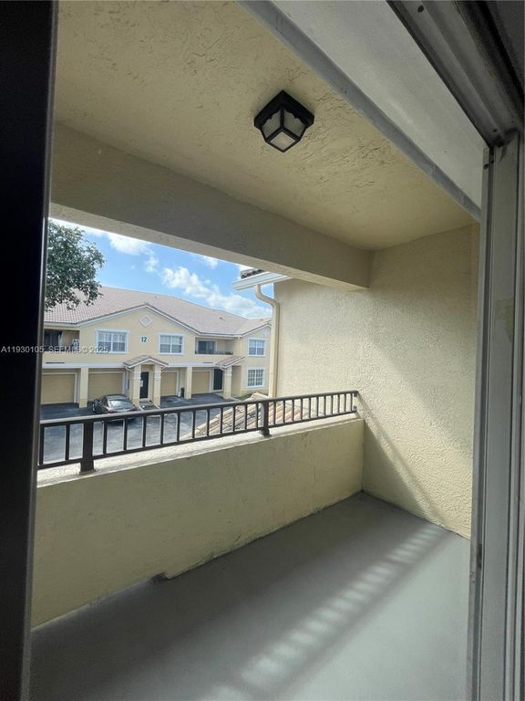 Image 19 of property listing at 802 Belmont Ln 1, North Lauderdale, FL 33068