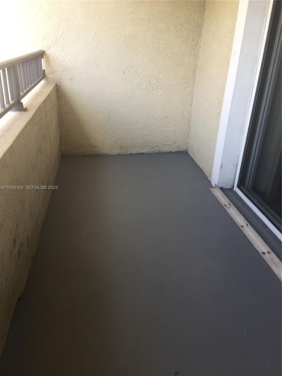 Image 20 of property listing at 802 Belmont Ln 1, North Lauderdale, FL 33068