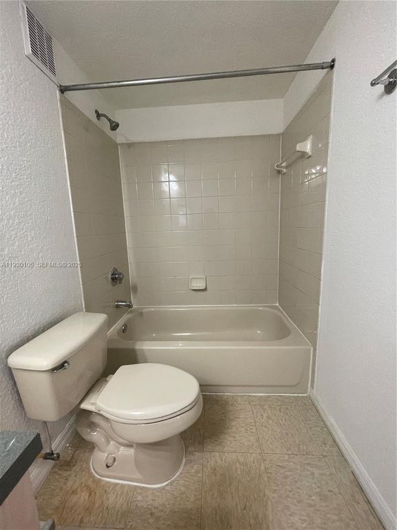 Image 24 of property listing at 802 Belmont Ln 1, North Lauderdale, FL 33068