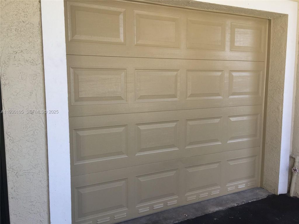 Image 26 of property listing at 802 Belmont Ln 1, North Lauderdale, FL 33068