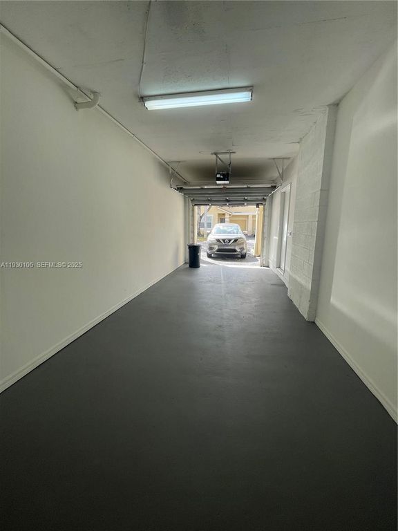 Image 27 of property listing at 802 Belmont Ln 1, North Lauderdale, FL 33068