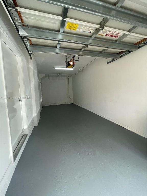 Image 28 of property listing at 802 Belmont Ln 1, North Lauderdale, FL 33068