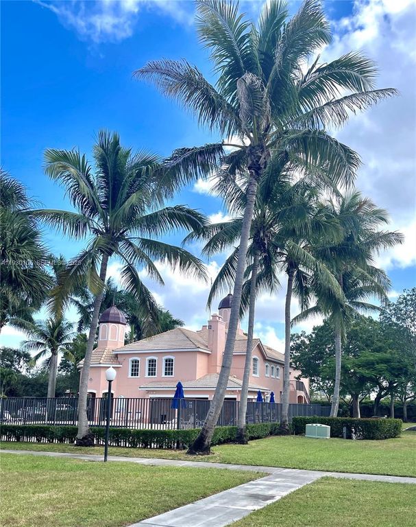 Image 33 of property listing at 802 Belmont Ln 1, North Lauderdale, FL 33068