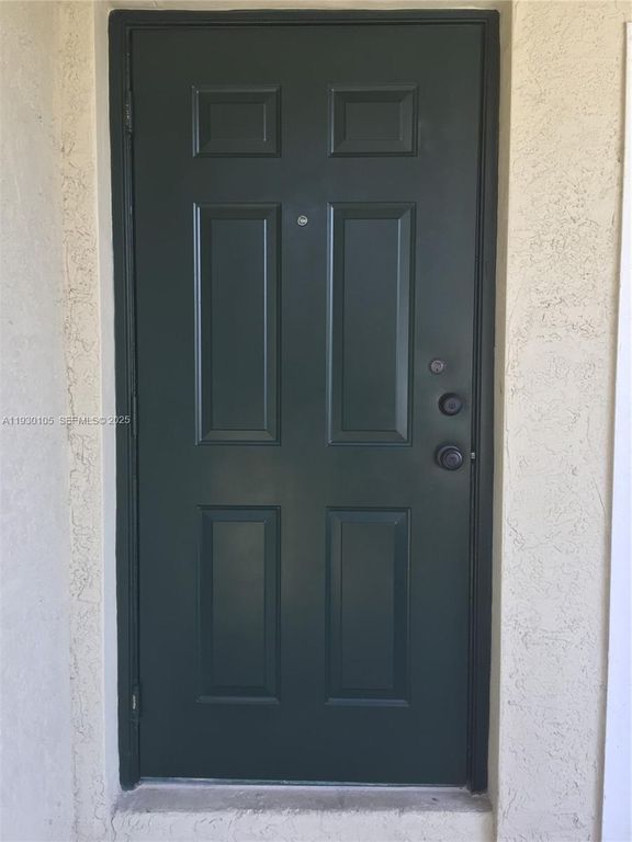 Image 6 of property listing at 802 Belmont Ln 1, North Lauderdale, FL 33068