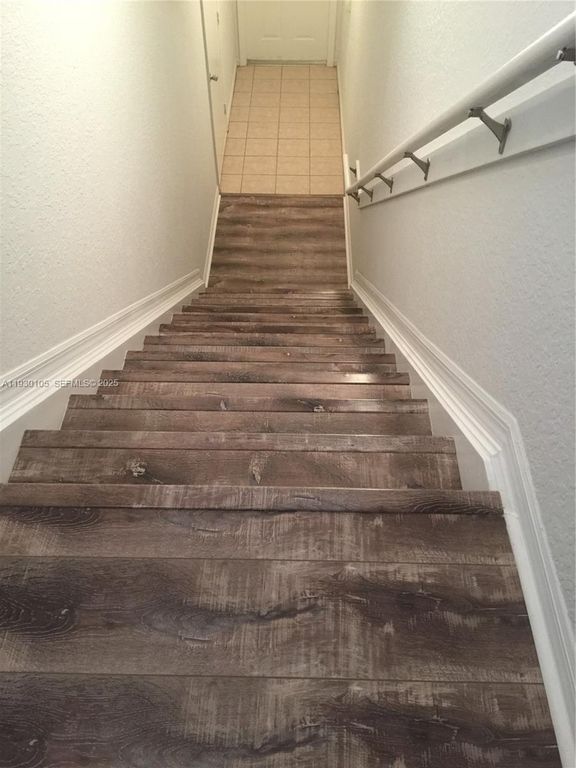 Image 8 of property listing at 802 Belmont Ln 1, North Lauderdale, FL 33068