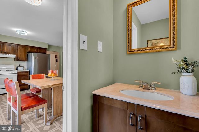 12 ANGELIQUE CT, Hamilton, NJ 08619