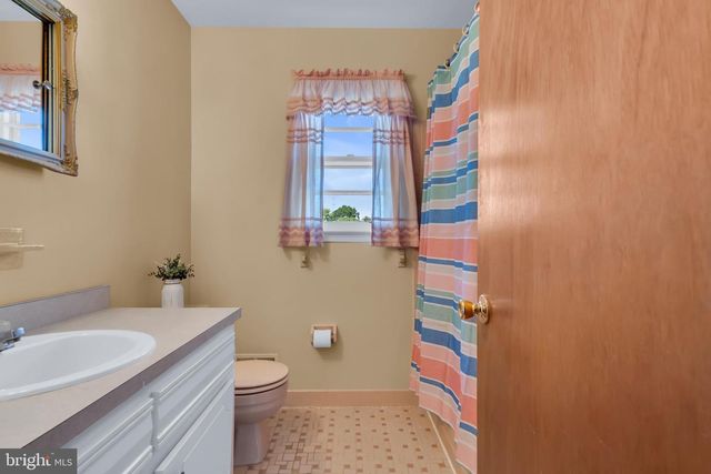 12 ANGELIQUE CT, Hamilton, NJ 08619