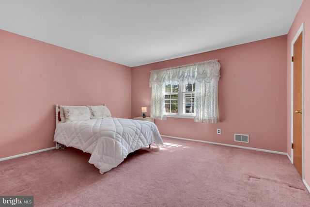 12 ANGELIQUE CT, Hamilton, NJ 08619