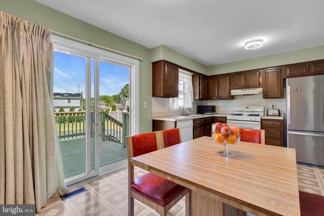 12 ANGELIQUE CT, Hamilton, NJ 08619