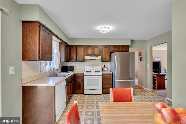 12 ANGELIQUE CT, Hamilton, NJ 08619