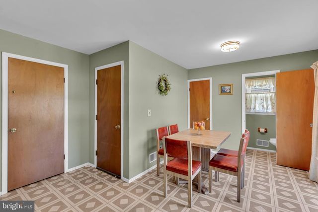 12 ANGELIQUE CT, Hamilton, NJ 08619