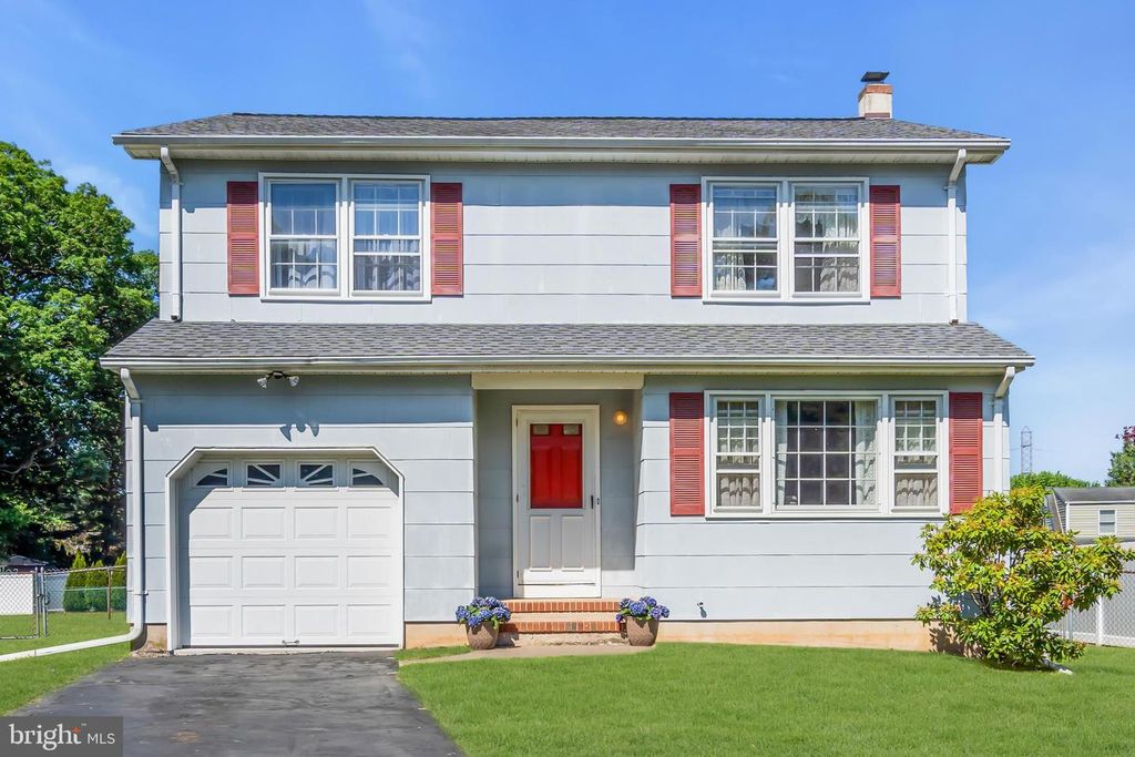12 ANGELIQUE CT, Hamilton, NJ 08619