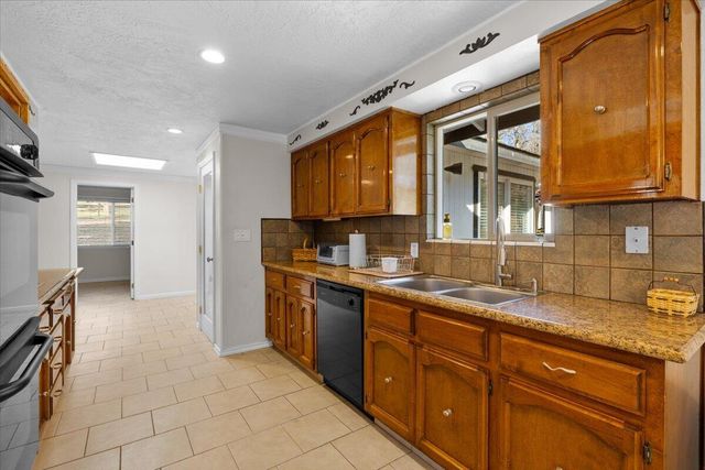 324 China Gulch Road, Jacksonville, OR 97530