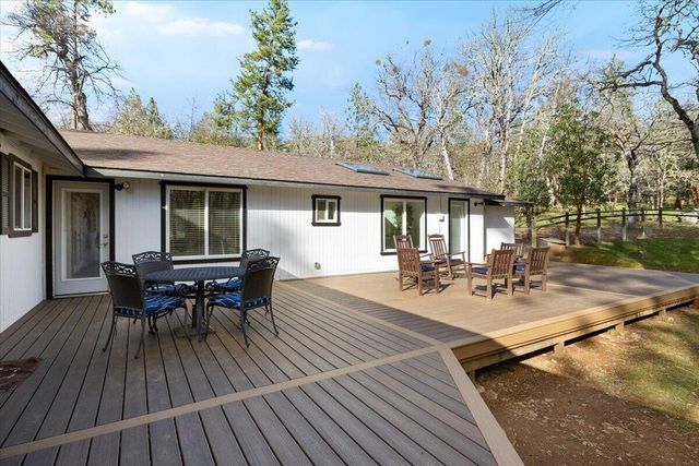 324 China Gulch Road, Jacksonville, OR 97530