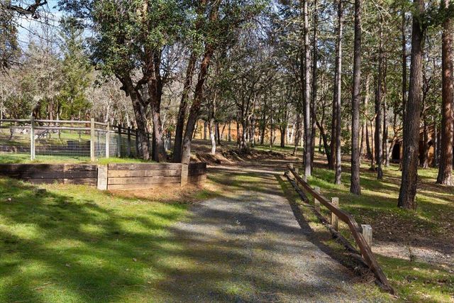 324 China Gulch Road, Jacksonville, OR 97530