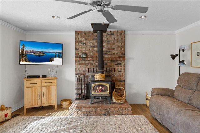 324 China Gulch Road, Jacksonville, OR 97530