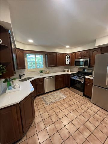 132 Sylvania Dr, South Park, PA 15236