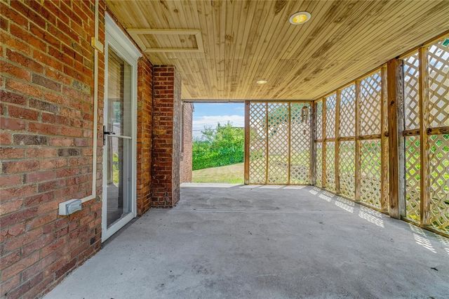 132 Sylvania Dr, South Park, PA 15236