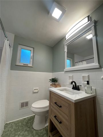 132 Sylvania Dr, South Park, PA 15236