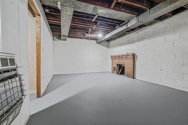 132 Sylvania Dr, South Park, PA 15236