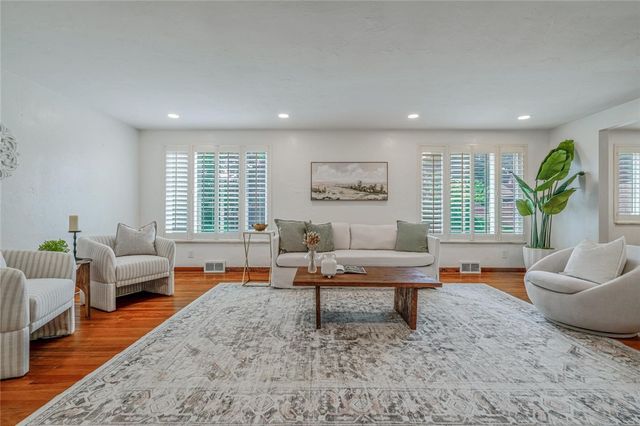 132 Sylvania Dr, South Park, PA 15236