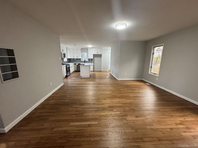 10 Woodland Lane, Huntington, NY 11743