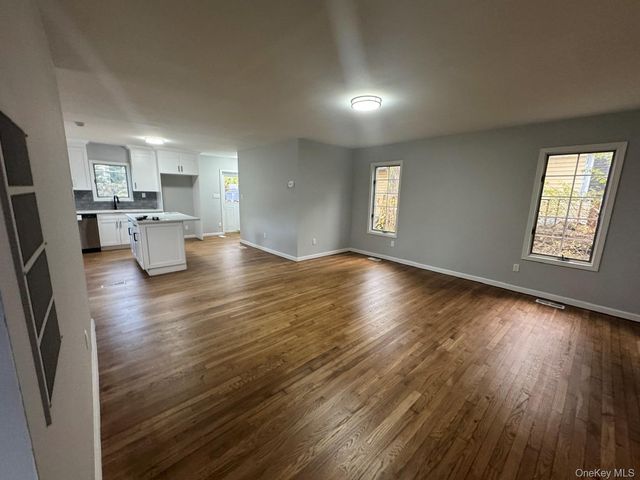 10 Woodland Lane, Huntington, NY 11743