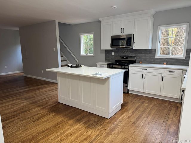 10 Woodland Lane, Huntington, NY 11743