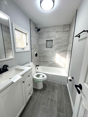 10 Woodland Lane, Huntington, NY 11743