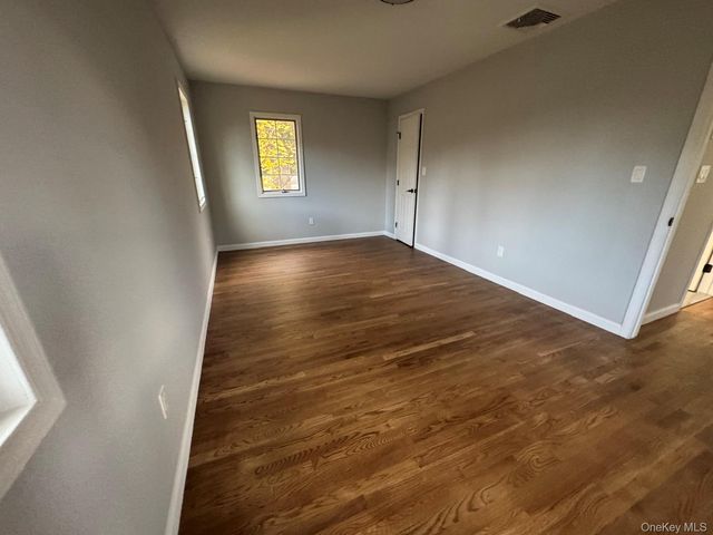 10 Woodland Lane, Huntington, NY 11743