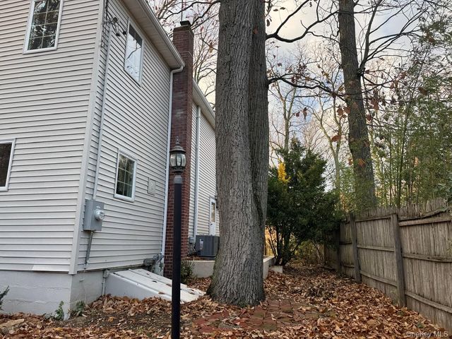 10 Woodland Lane, Huntington, NY 11743