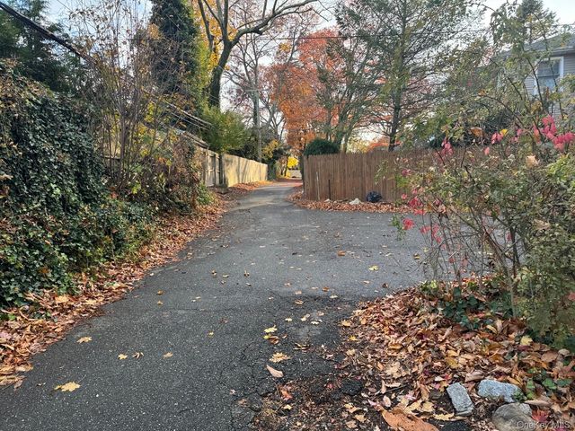 10 Woodland Lane, Huntington, NY 11743