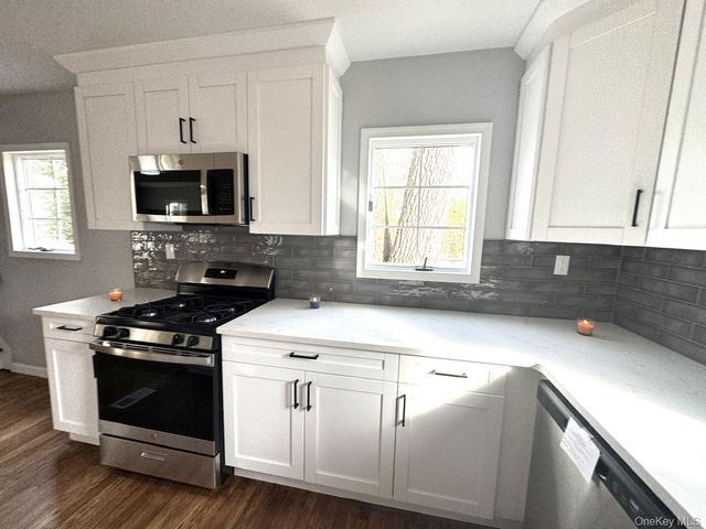 10 Woodland Lane, Huntington, NY 11743