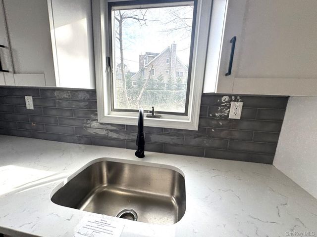 10 Woodland Lane, Huntington, NY 11743