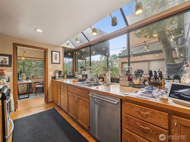 2028 34th Avenue S, Seattle, WA 98144